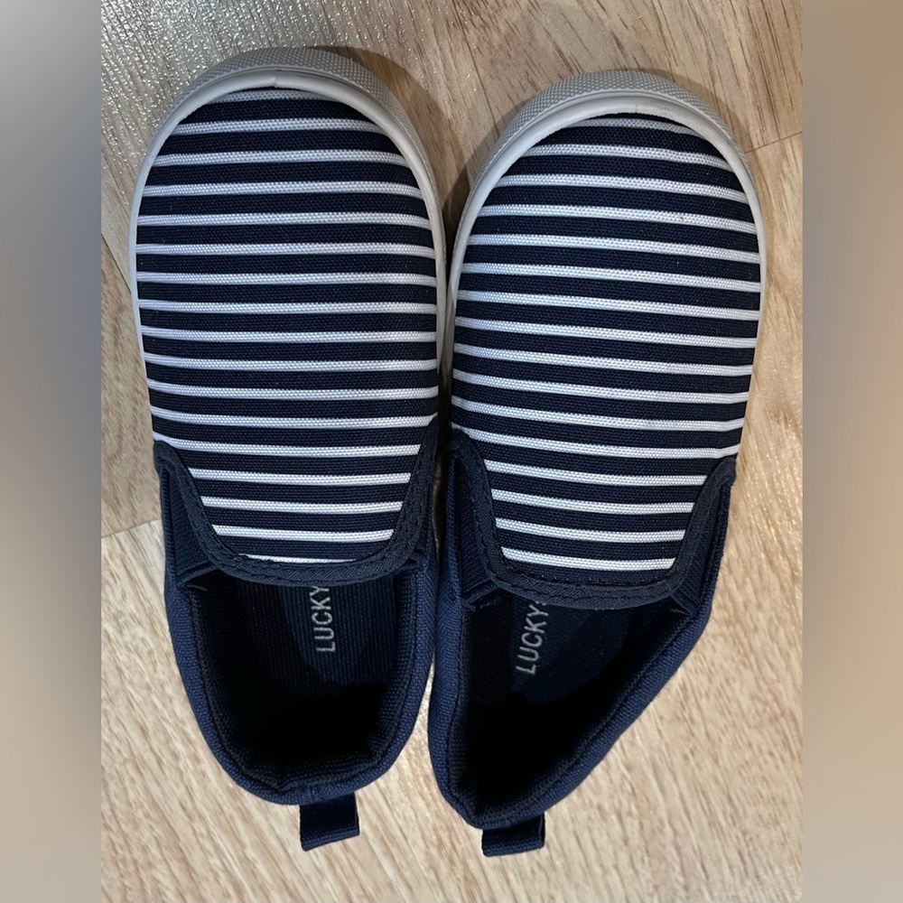 Lucky Brand Kids slip sneakers size 10